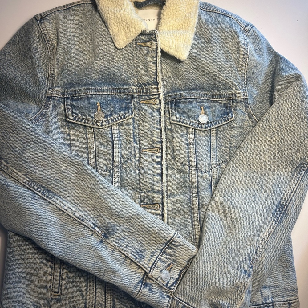 DYNAMITE SHERPA-LINED DENIM JACKET